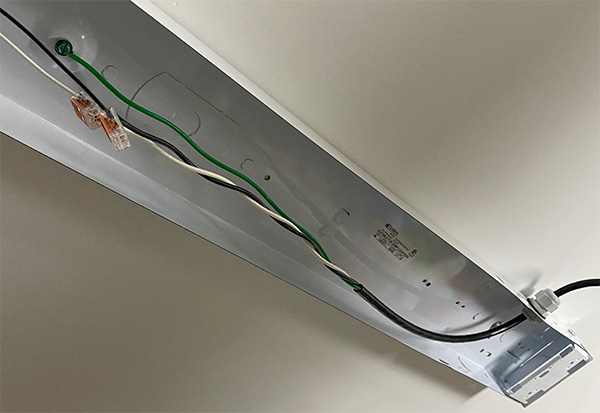 Ceiling-Mounted LED Worklight Wiring Connectors