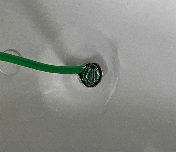 Ceiling-Mounted LED Worklight Wiring Ground Wire Connection