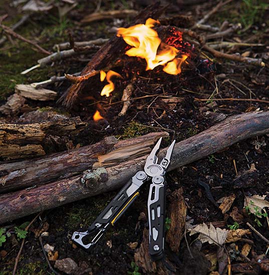 Leatherman Signal by fire